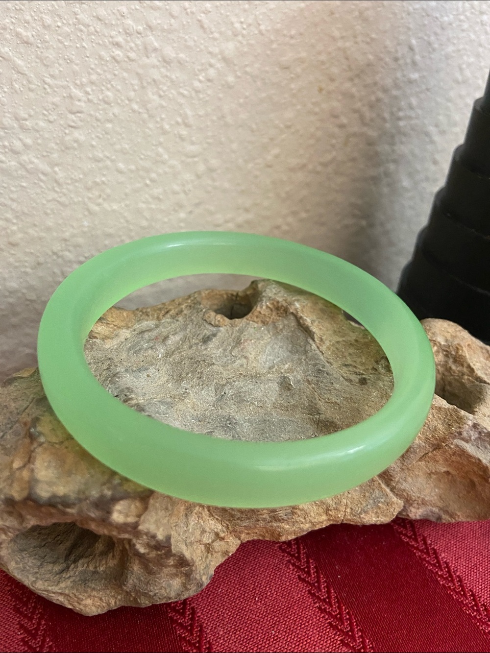 Vintage 70s Green Glass Glower Bangle Bracelet